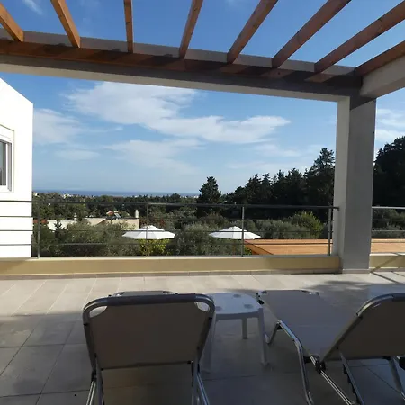 Louloudi Hills 3 *